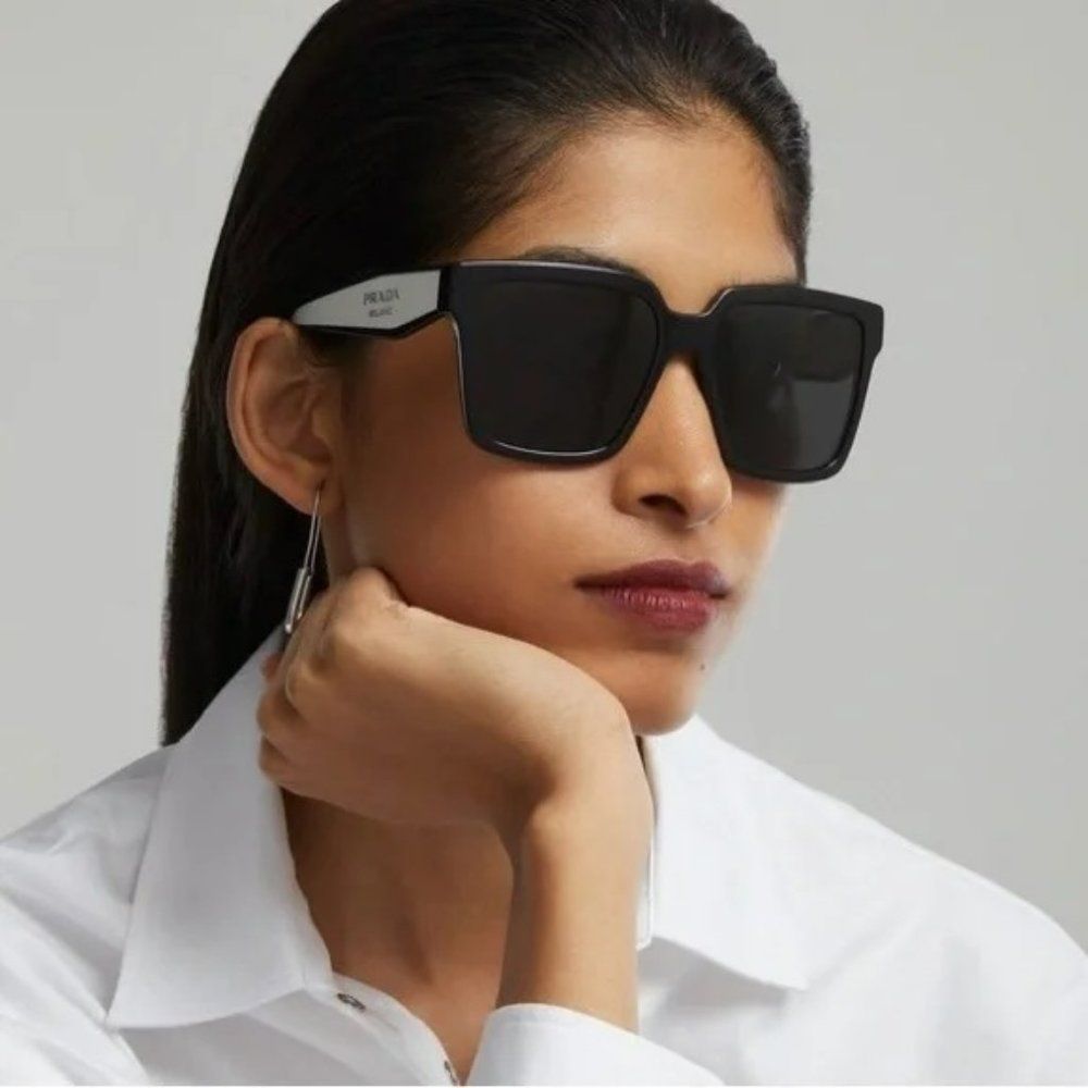 Prada PR24ZS 1AB5S0 Sunglasses Black Dark Grey Square Oversized Women - Picture 4 of 15